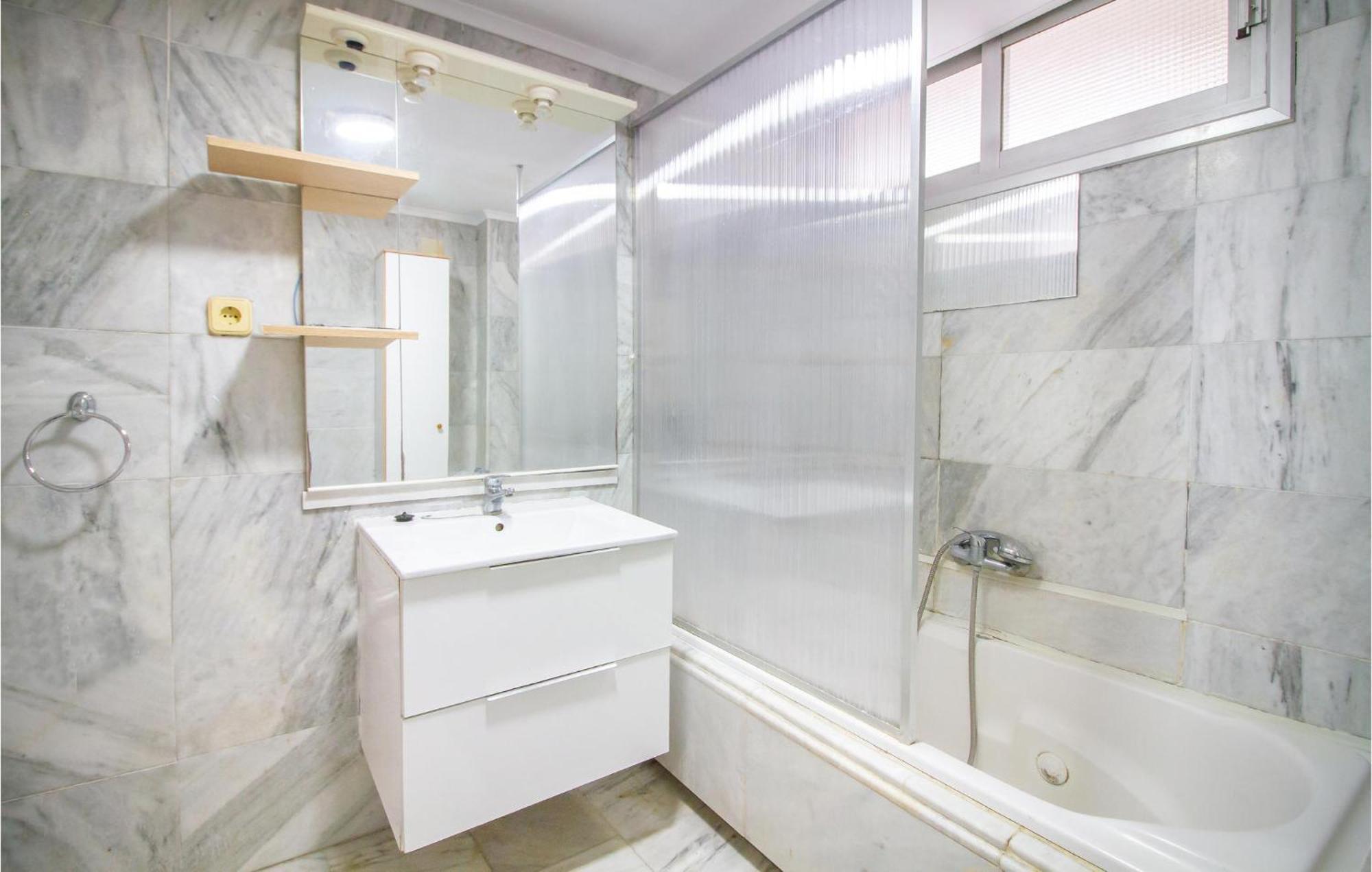 2 Bedroom Cozy Apartment In Benidorm Dış mekan fotoğraf